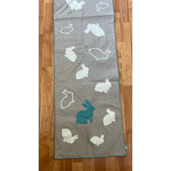 Nicole Miller Table‎ Runner - Picture 1 of 4